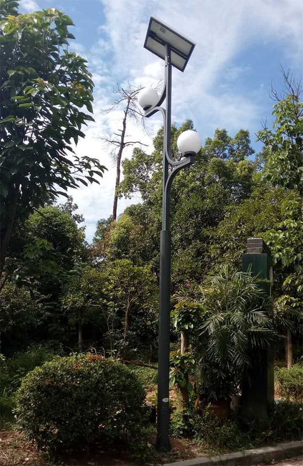 5米雙頭市電互補太陽能庭院燈